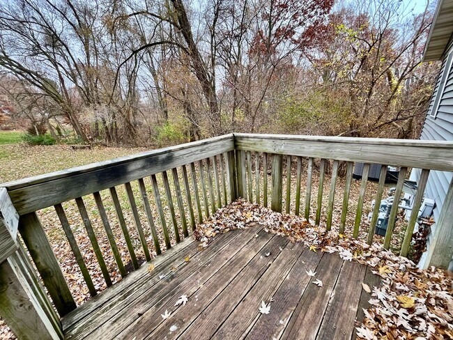 Building Photo - 1467 Valley View Dr