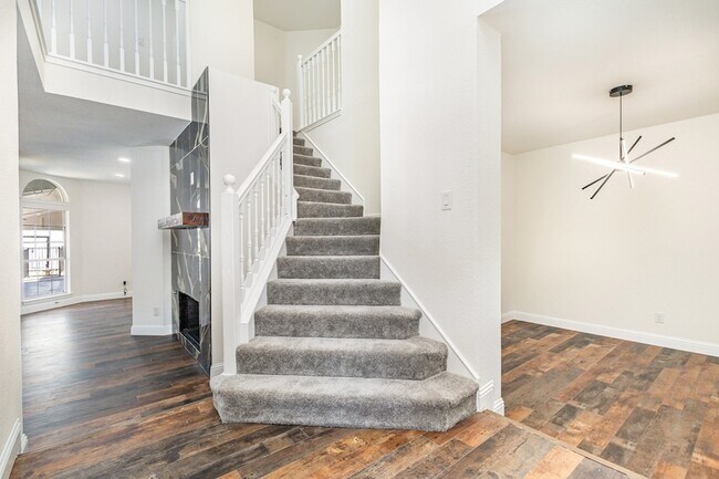 Building Photo - 4610 Clay Dr