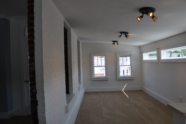 Building Photo - 1301-1305 S Westnedge