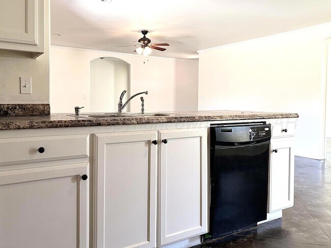 Building Photo - 4521 Pine St