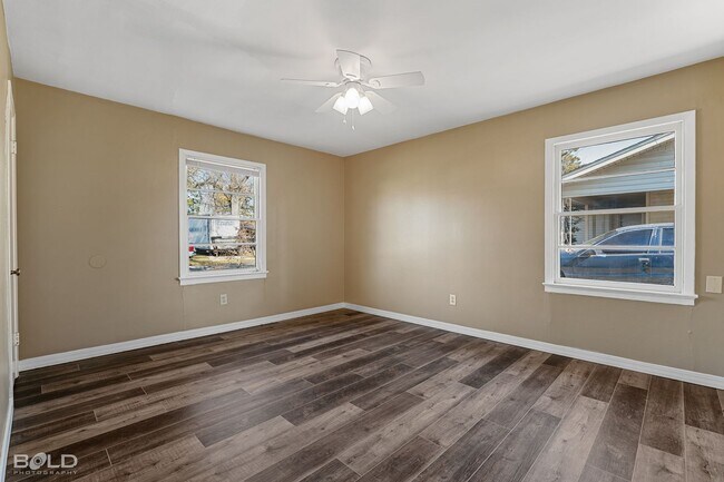 Building Photo - 1009 Dale Dr