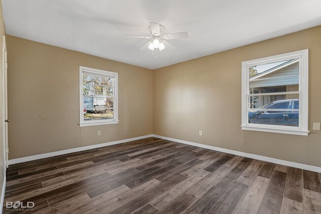 Building Photo - 3 bedroom 1 bath Southern Charm