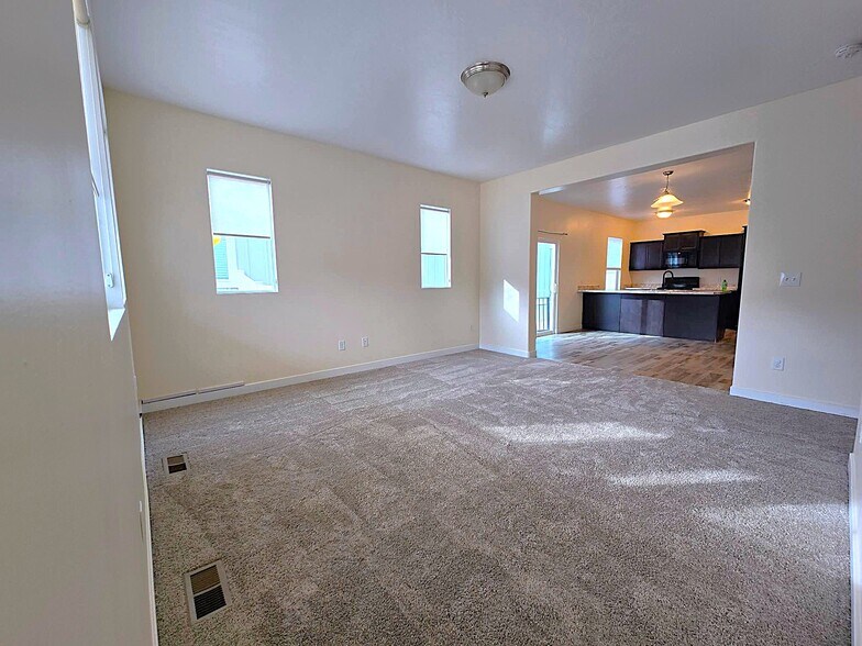 Building Photo - 34 E Legacy Pky