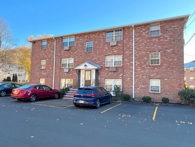 Primary Photo - 2 Colonial Village Dr