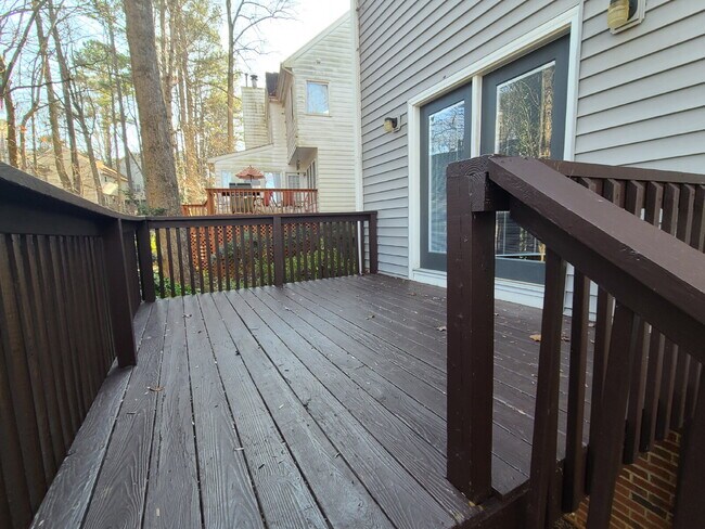 Building Photo - Fenced Yard