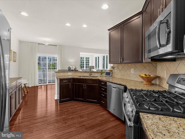 Building Photo - 8512 Pine Springs Dr
