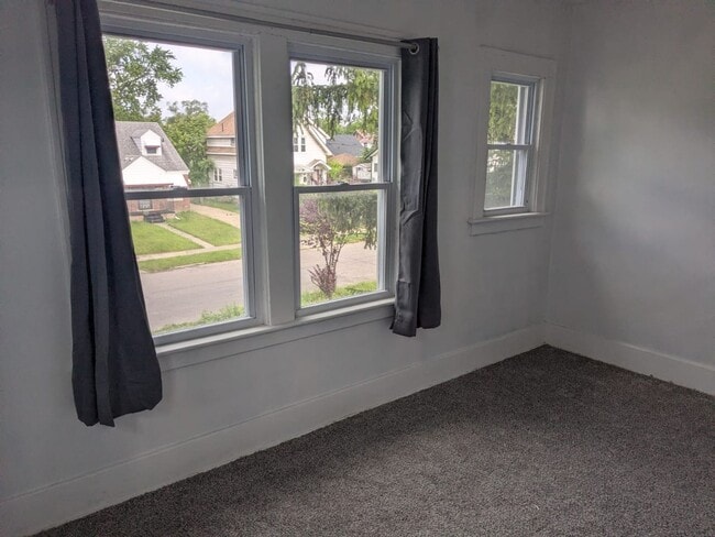Building Photo - Come see your new home!