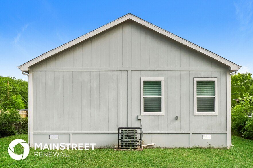 Building Photo - 420 Ike St