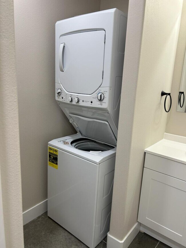 Building Photo - 940 M St SW