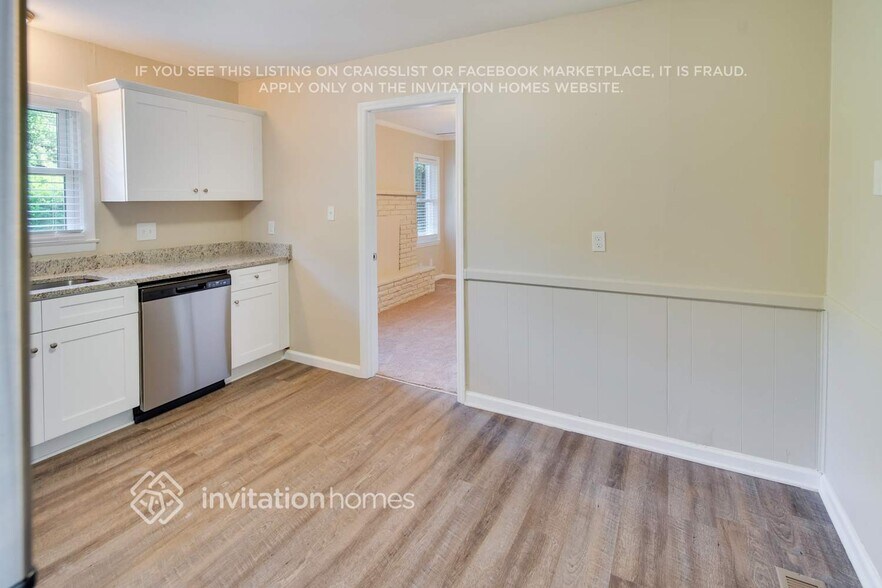 Building Photo - 909 Friendly Pl