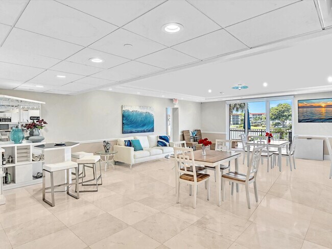 Building Photo - 1150 Hillsboro Mile