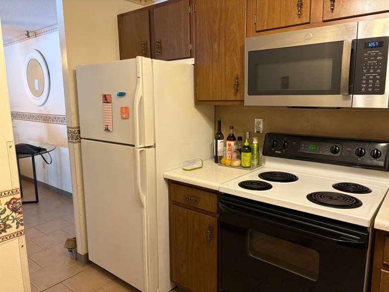 Building Photo - 467 High, 6