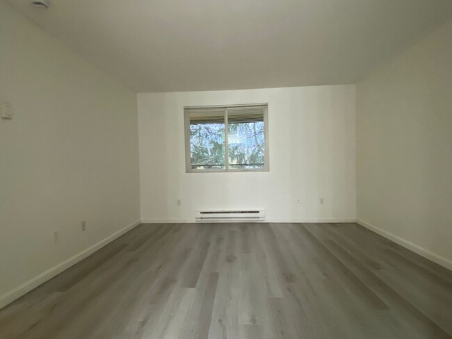 Building Photo - Charming Kent Condo in a Prime Location!