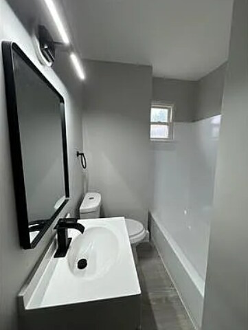 Building Photo - 3 Bedroom Semidetached Home