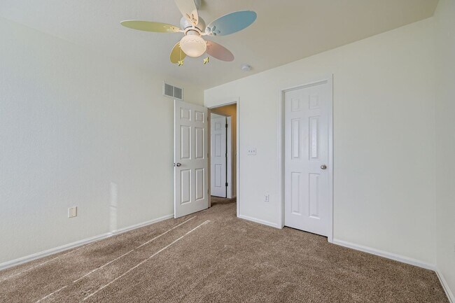 Building Photo - 5500 Clover Basin Dr