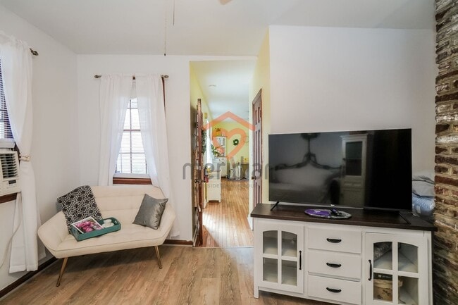 Building Photo - 1 bed / 1 bath ~ Fully Furnished