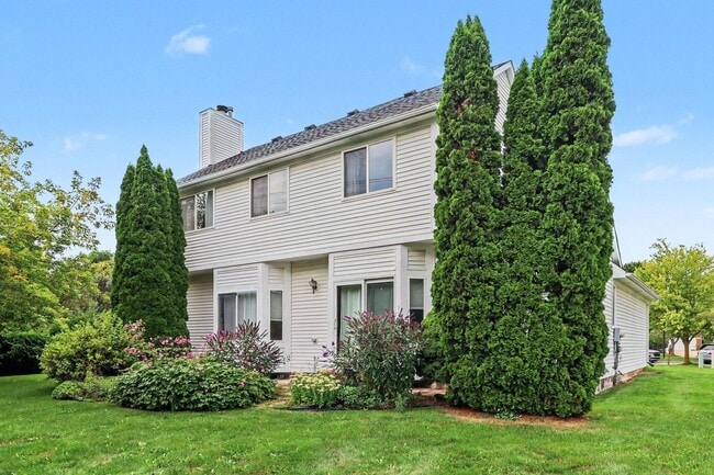 Building Photo - 2457 Cliffside Ct
