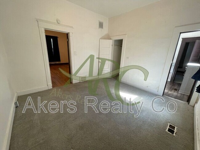 Building Photo - 501 Van Buren St