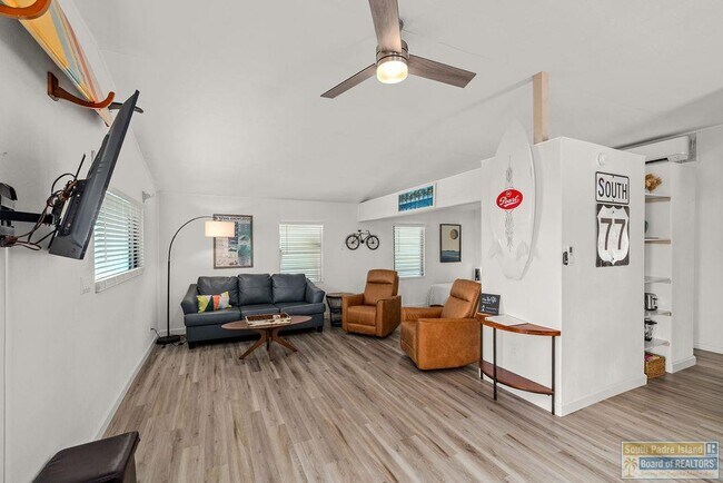 Building Photo - 105 E Marisol Dr