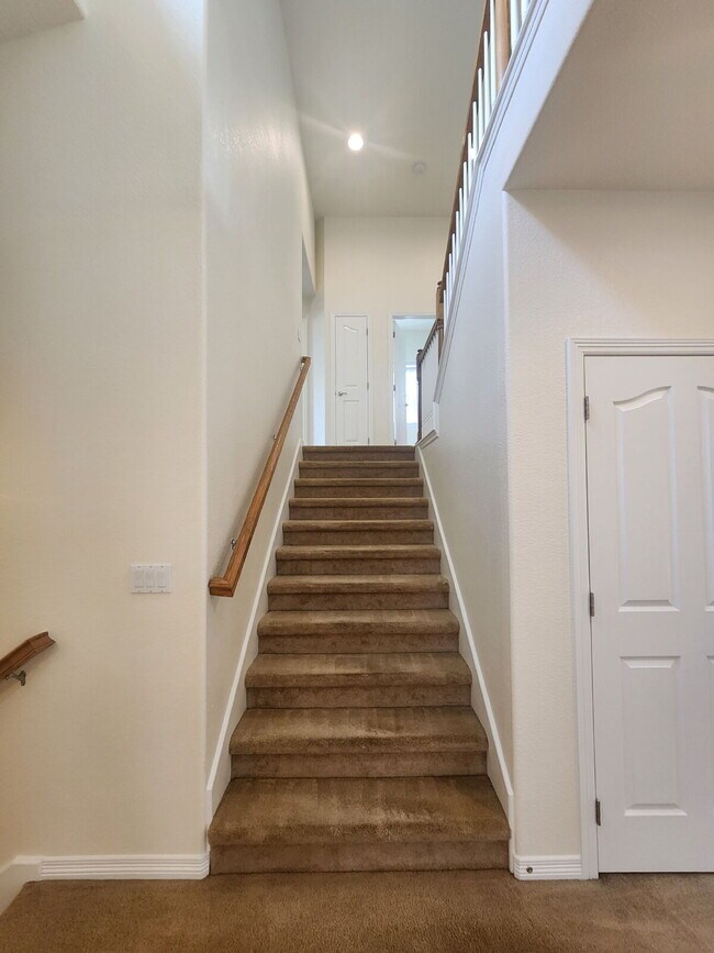 Building Photo - Beautiful 4 Bedroom Home In Beacon Point! Cherry Creek Schools!