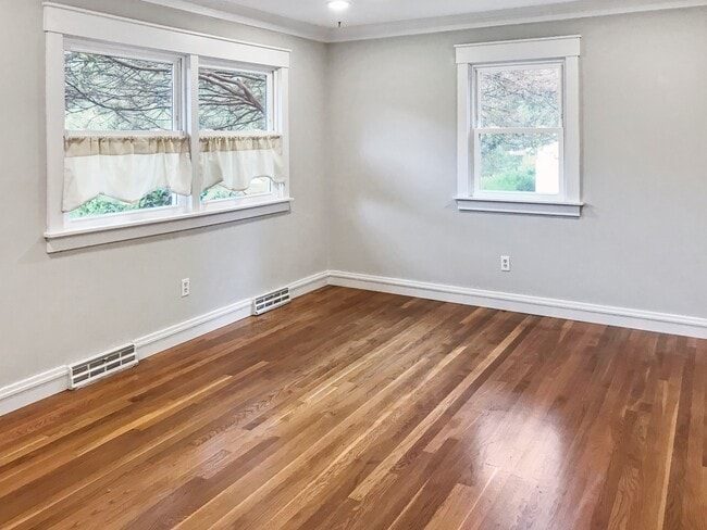 Building Photo - Updated 3 bedroom 1 bath rancher