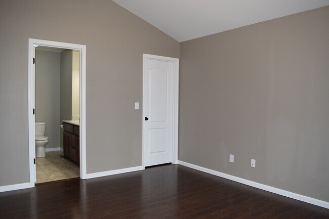 Building Photo - 3 Bedroom Home in Taylor Hills Subdivision
