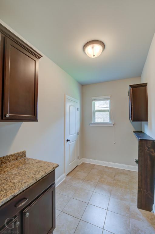 Building Photo - 650 Alder Ln