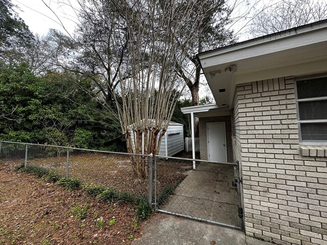 Building Photo - 2214 Joyner Dr