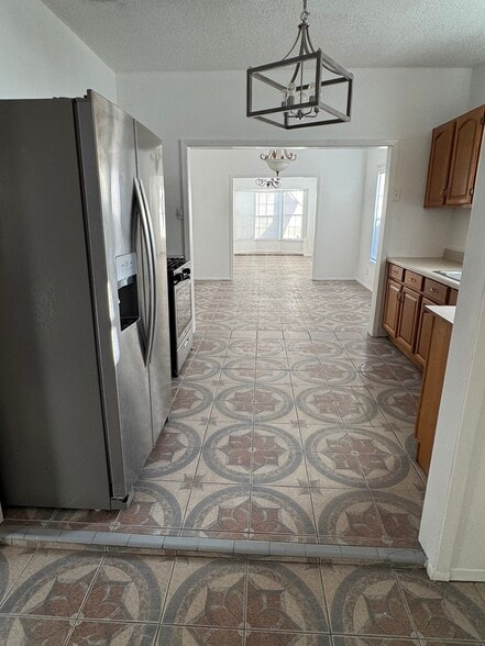 Building Photo - 1221 Delaware St