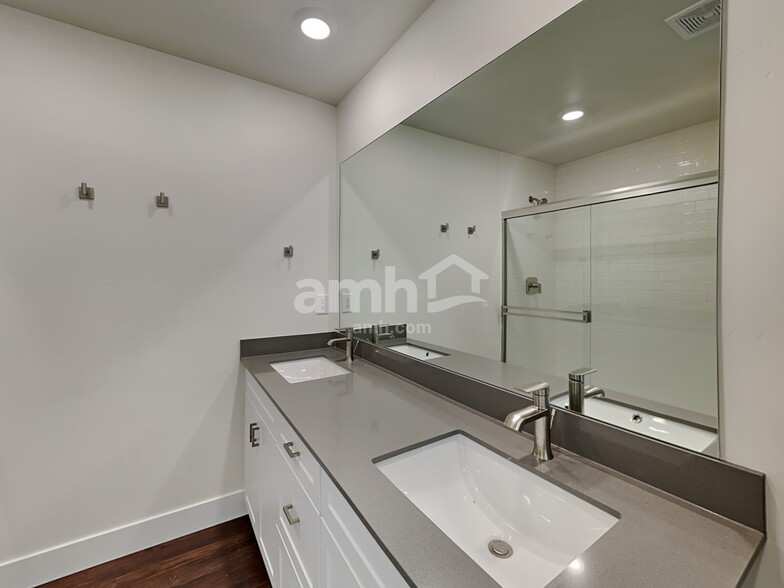 Building Photo - 8015 Katriel Ct SW