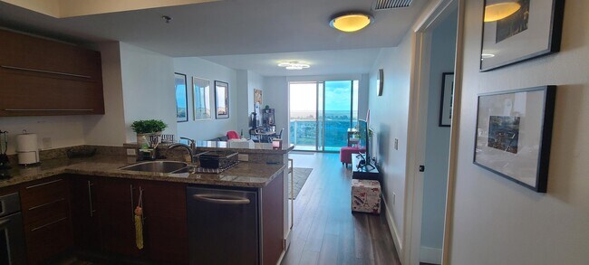 Building Photo - 2641 N Flamingo Rd