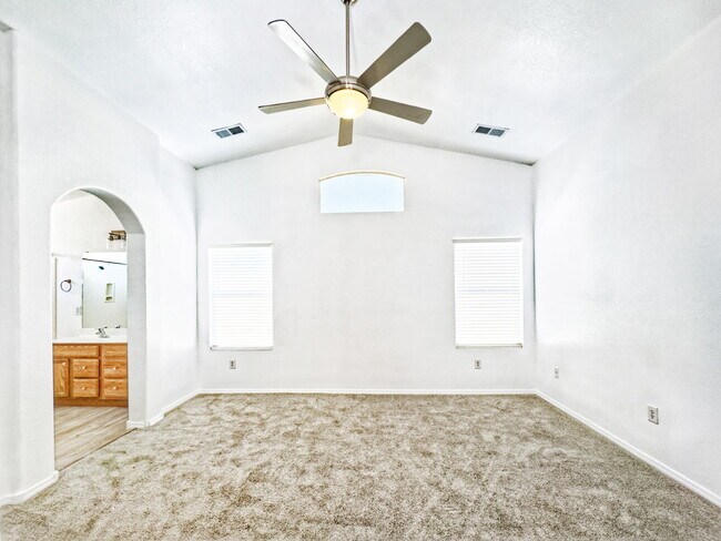 Building Photo - Nice, 1 Level, 4 Bedroom Home in Northern Meadows
