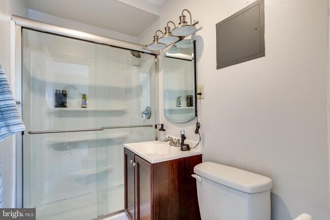 Building Photo - 546 Azalea Dr