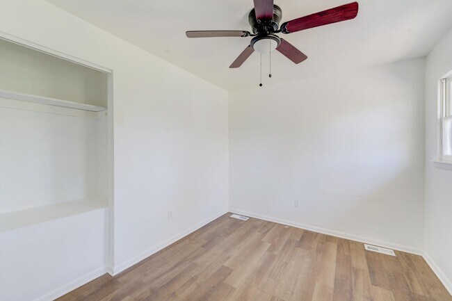 Building Photo - 49 Forestwood Dr