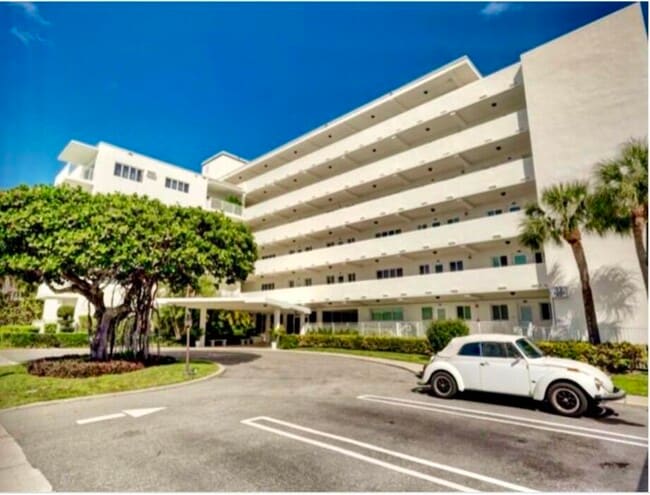 Building Photo - 33 S Ocean Ave