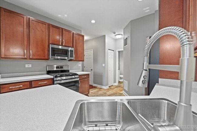 Building Photo - 450 Majestic Ln