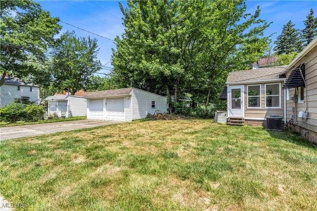 Building Photo - 1080 Piermont Rd