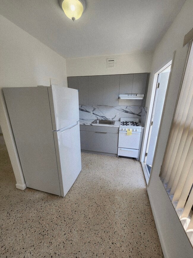 Building Photo - 660 83rd St