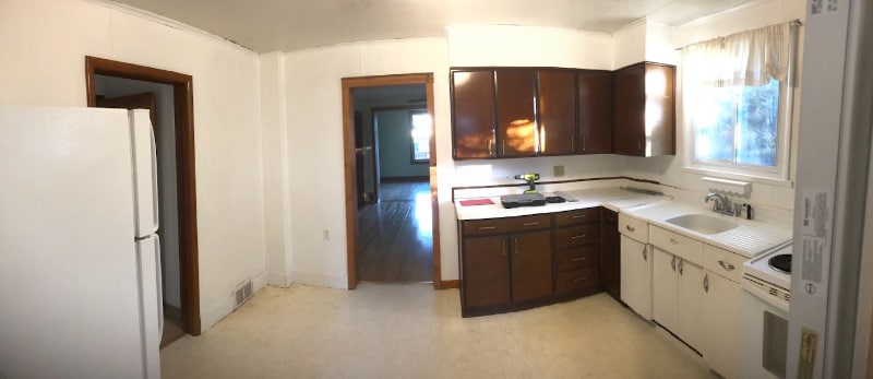 Building Photo - 701 E 8th St