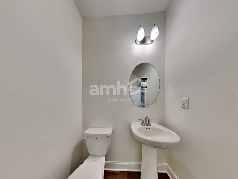 Building Photo - 2854 Chapel Hill Rd