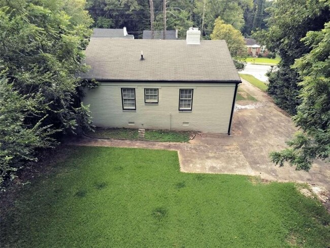 Building Photo - 2144 Delowe Dr