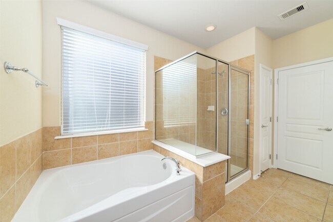 Building Photo - 6403 Guilford Glen Ln