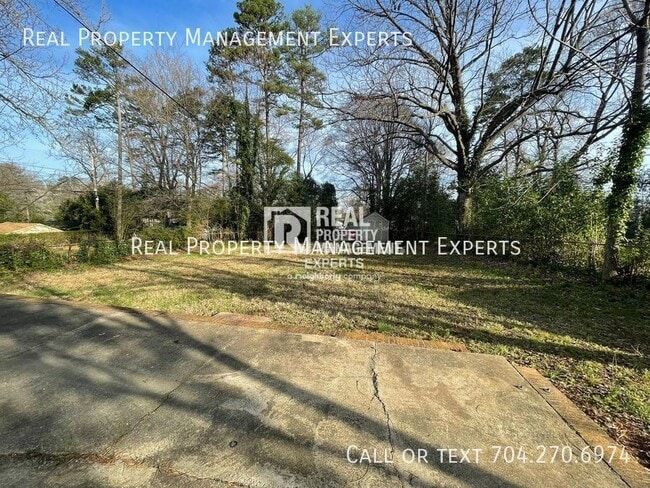 Building Photo - 3930 Carlyle Dr