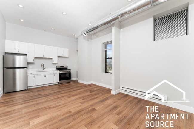 Primary Photo - 1219 W Devon Ave