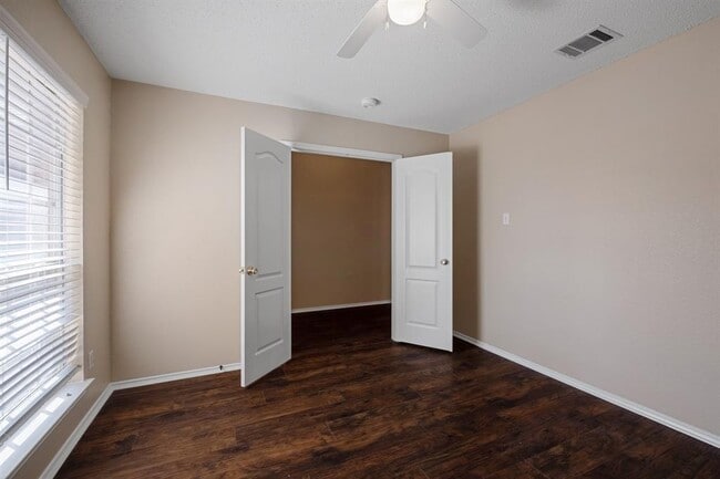 Building Photo - 1008 Chippewa