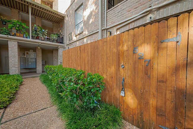 Building Photo - 4633 Wild Indigo St