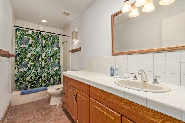 Building Photo - RESORT Style FULLY-FURNISHED Condo in Paradise Valley - 4 bedroom / 2.5 bath