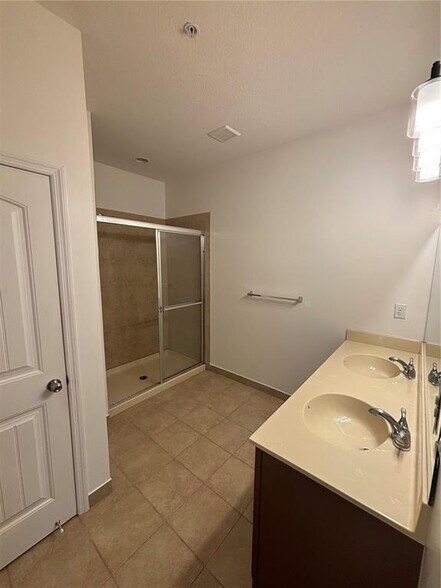 Building Photo - 290 SW 7th Ct