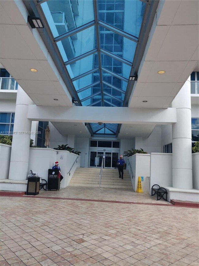 Building Photo - 3101 S Ocean Dr