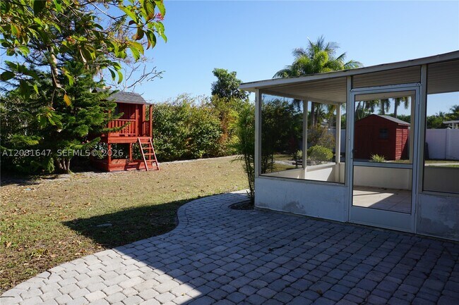 Building Photo - 4857 Alfresco St